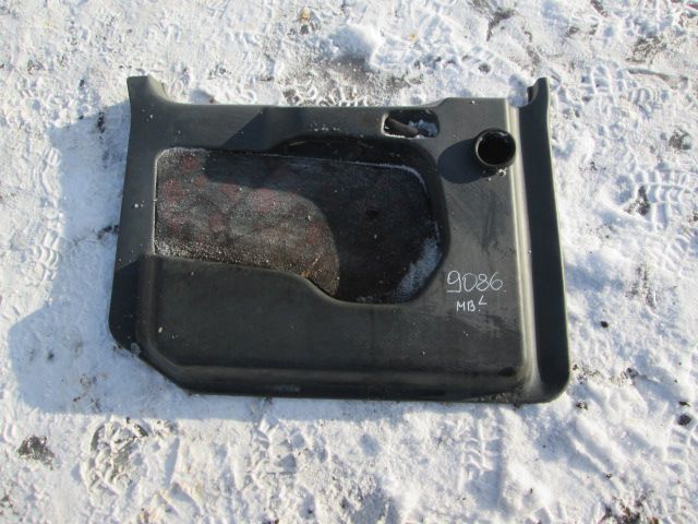 Обшивка двери левая Меседес Актрос 9417200470 MP1